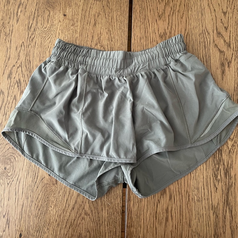 Lululemon Hotty Hot Shorts Low-Rise Lined Shorts 2.5”